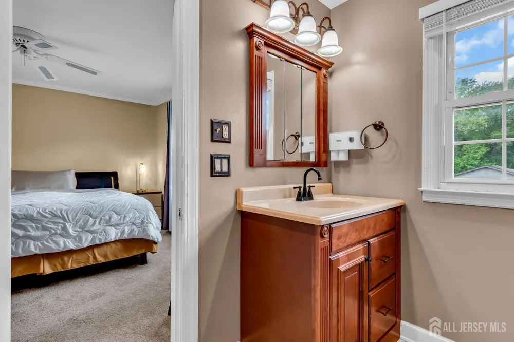 23 N Rhoda St, Monroe, NJ 08831
