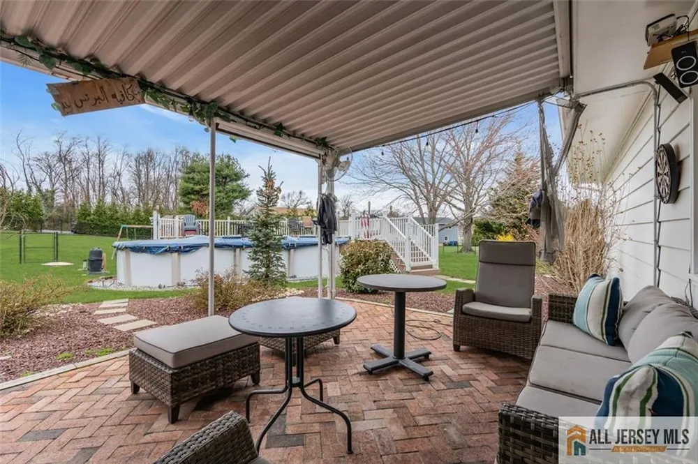 5 Travis Ct, Monroe, NJ 08831