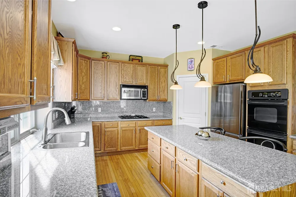 7 Hager St, East Brunswick, NJ 08816