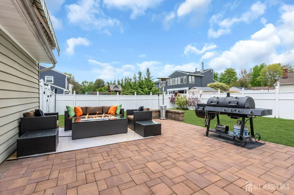 23 N Rhoda St, Monroe, NJ 08831