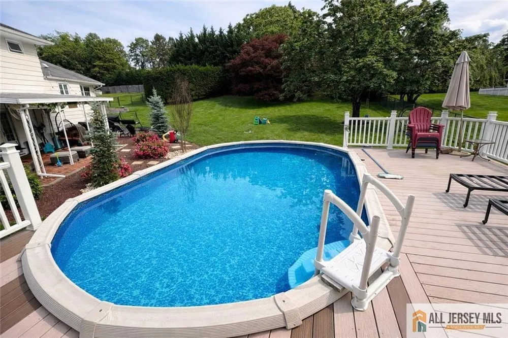 5 Travis Ct, Monroe, NJ 08831