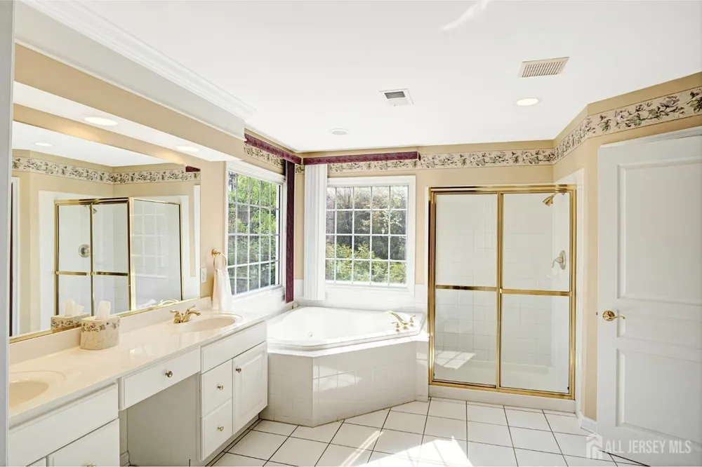 7 Hager St, East Brunswick, NJ 08816