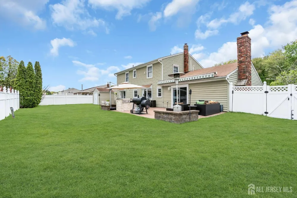 23 N Rhoda St, Monroe, NJ 08831