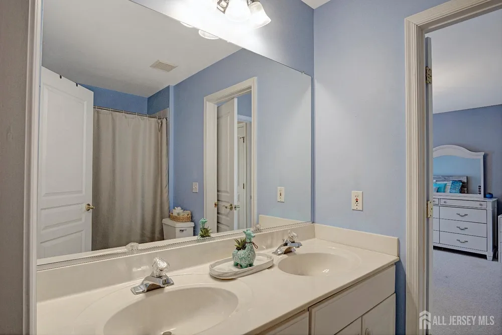 7 Hager St, East Brunswick, NJ 08816