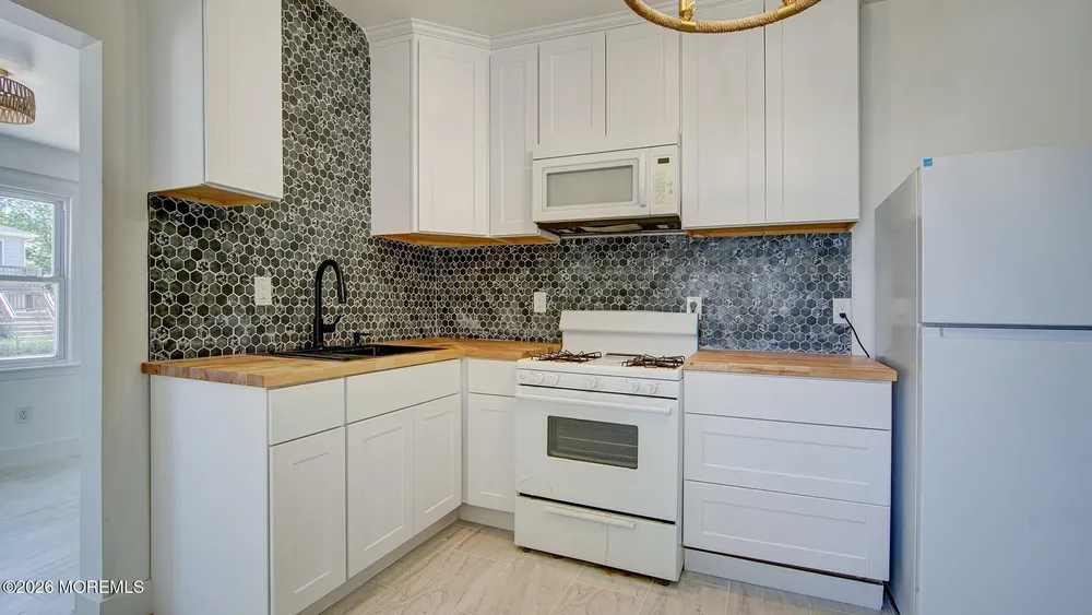 19 Bayview Ave, Keansburg, NJ 07734