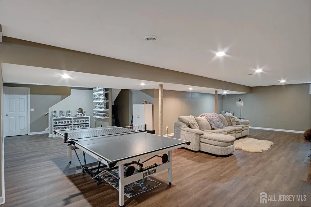 7 Hager St, East Brunswick, NJ 08816