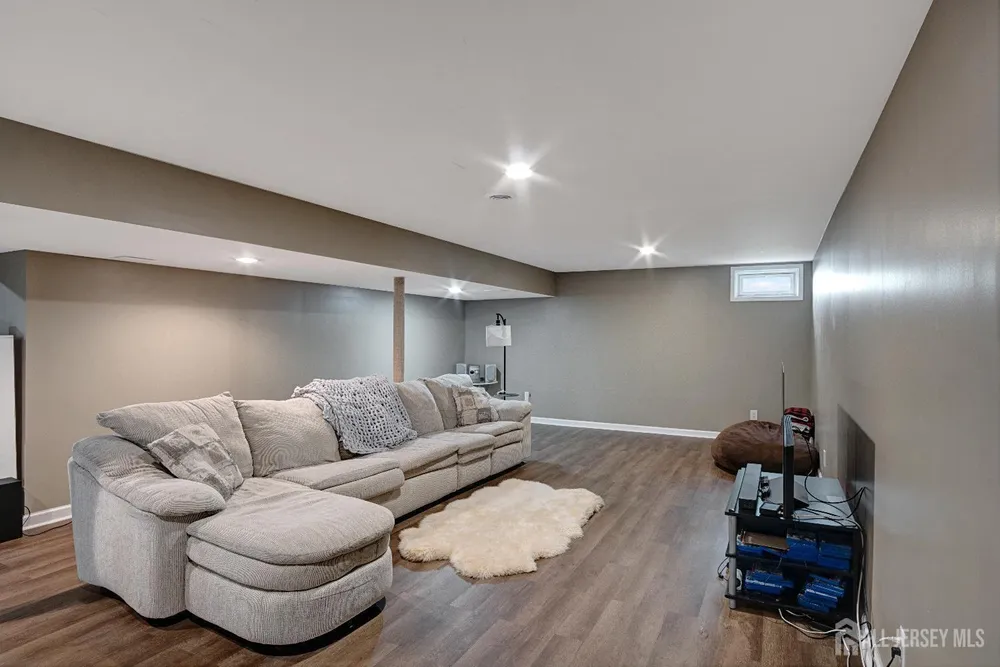 7 Hager St, East Brunswick, NJ 08816