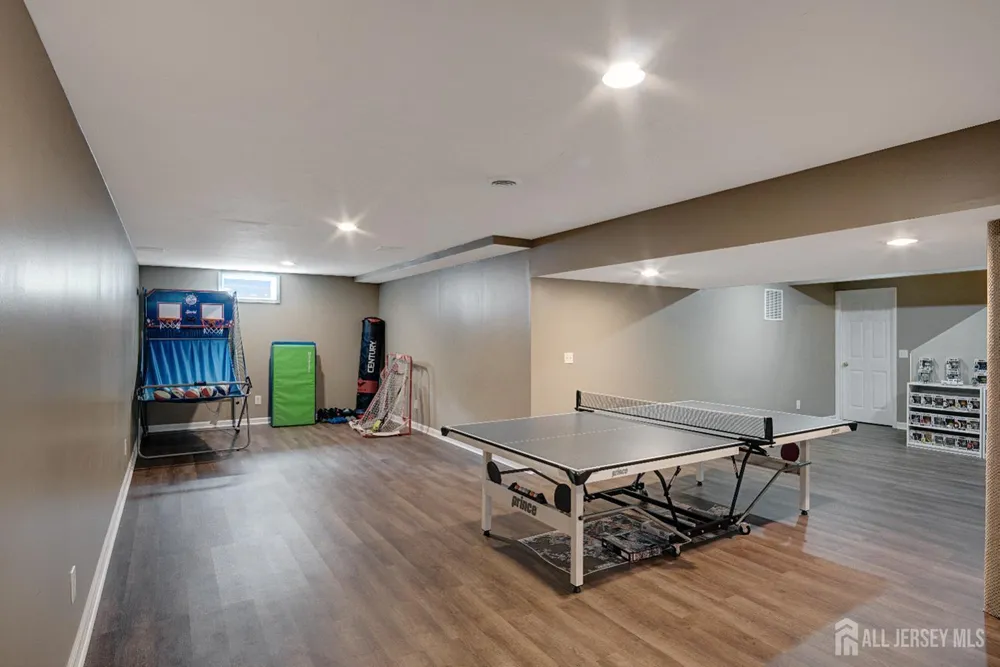 7 Hager St, East Brunswick, NJ 08816