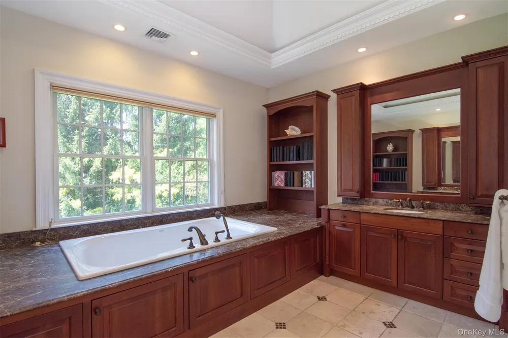 7 Roland Rd, Irvington, NY 10533