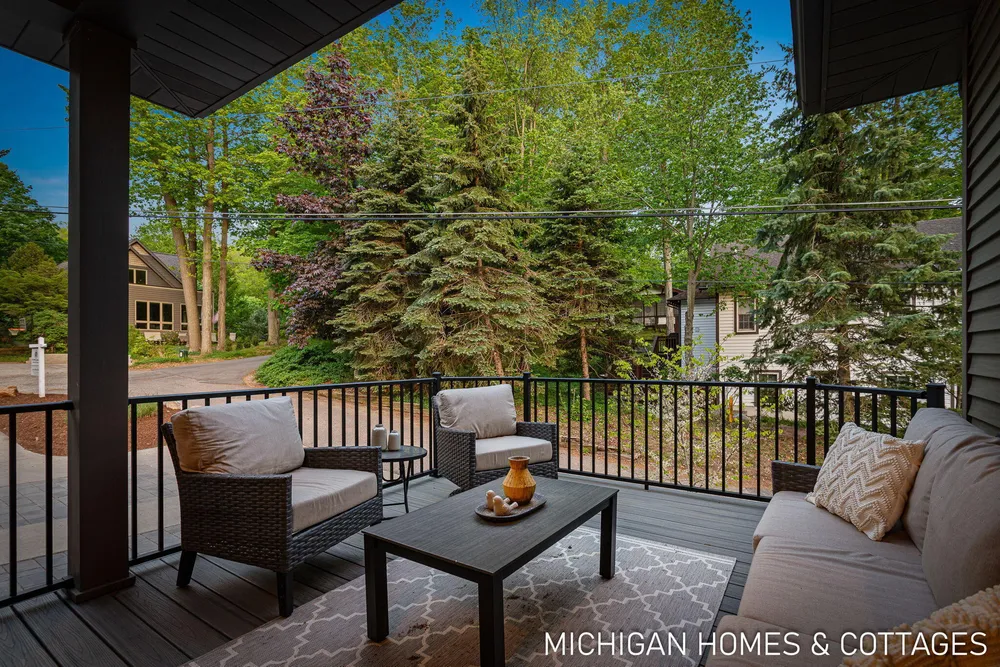 6700 Ratcliff Dr, Holland, MI 49423