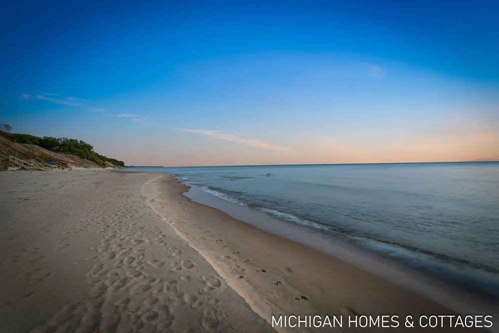 6700 Ratcliff Dr, Holland, MI 49423