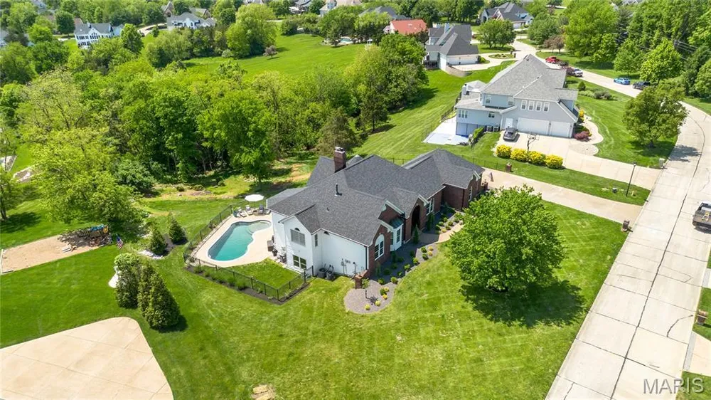 5335 Lancelot Dr, Weldon Spring, MO 63304