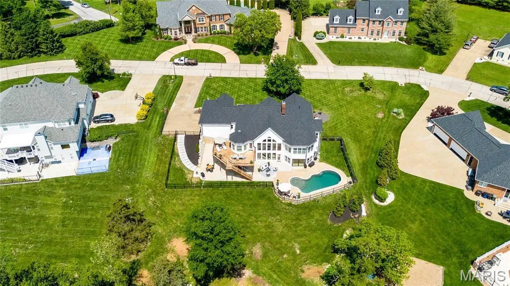 5335 Lancelot Dr, Weldon Spring, MO 63304