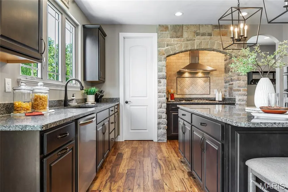 6107 Knights Table Ct, St Charles, MO 63304