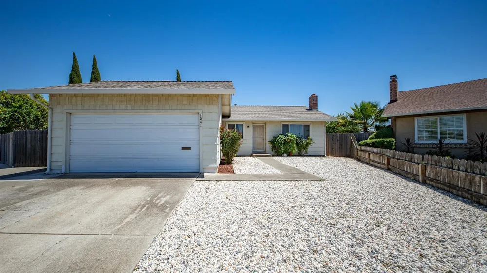 1041 Prairie Dr, Suisun City, CA 94585