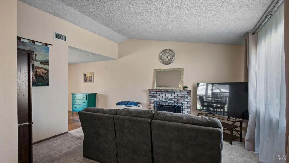 1041 Prairie Dr, Suisun City, CA 94585