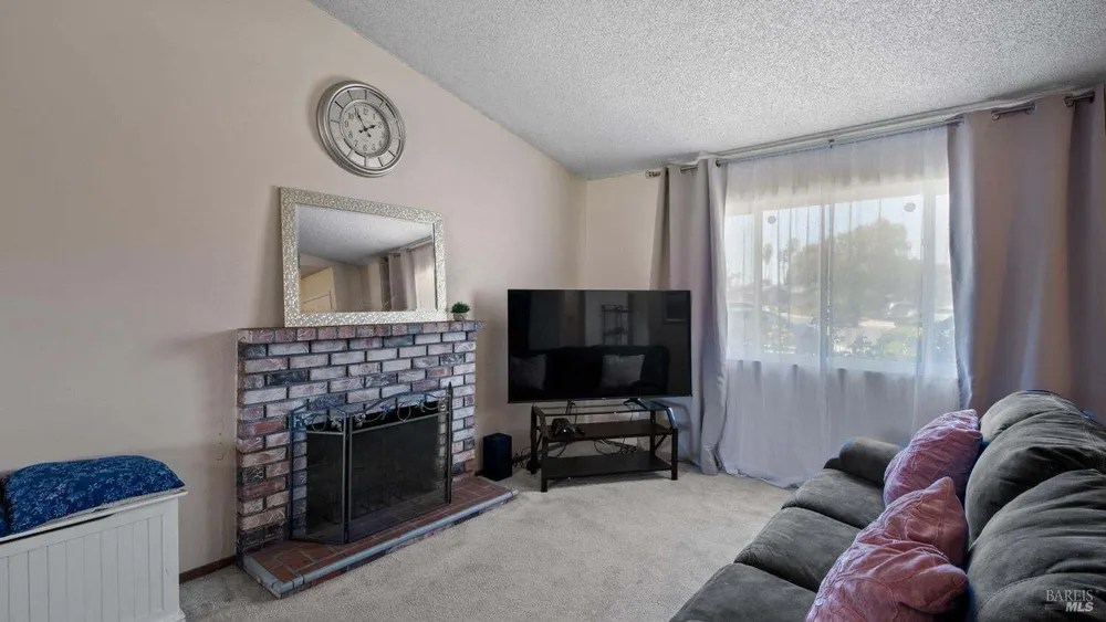 1041 Prairie Dr, Suisun City, CA 94585