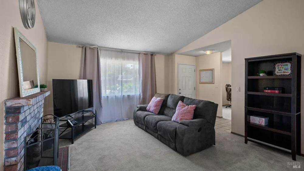 1041 Prairie Dr, Suisun City, CA 94585