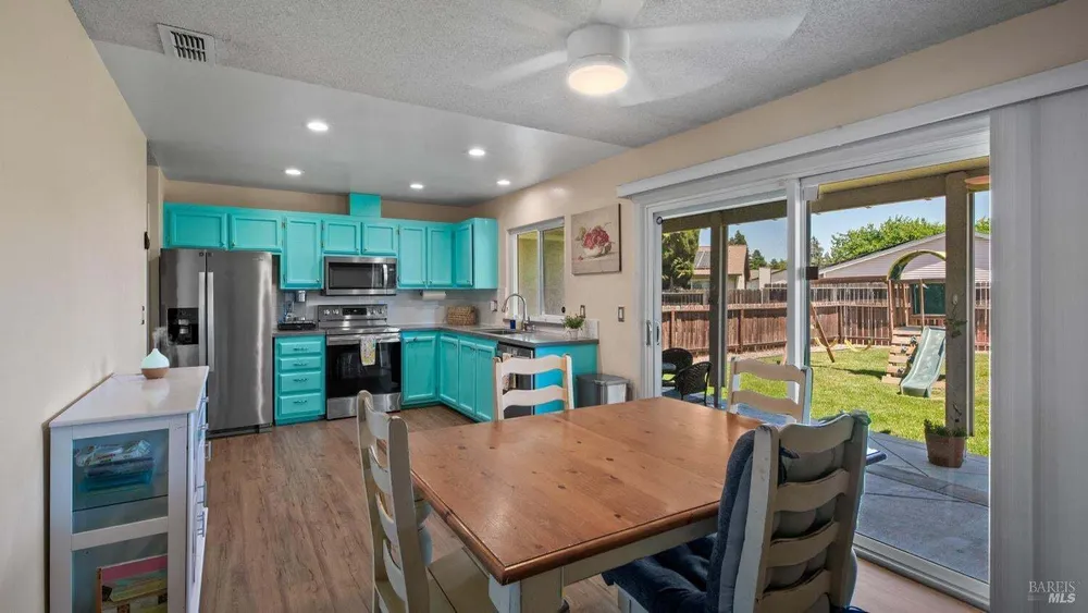 1041 Prairie Dr, Suisun City, CA 94585