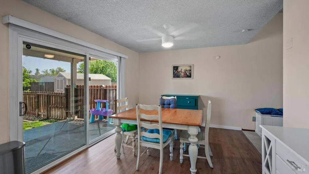 1041 Prairie Dr, Suisun City, CA 94585