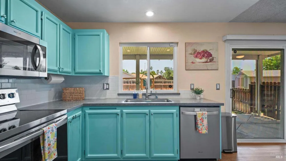 1041 Prairie Dr, Suisun City, CA 94585