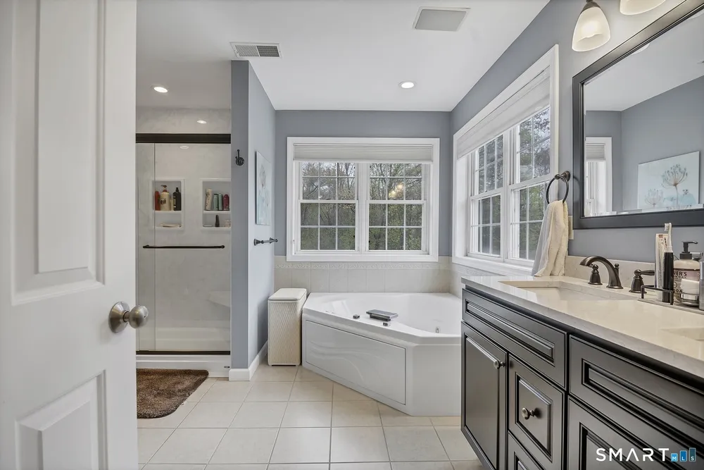 7 Harvest Glen, East Lyme, CT 06333