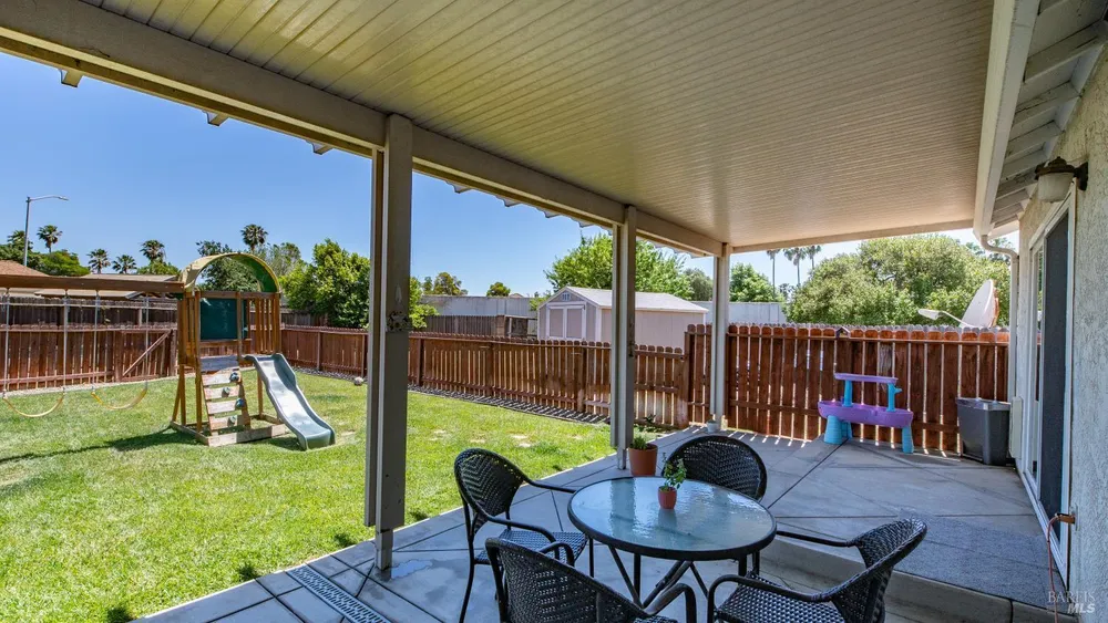 1041 Prairie Dr, Suisun City, CA 94585