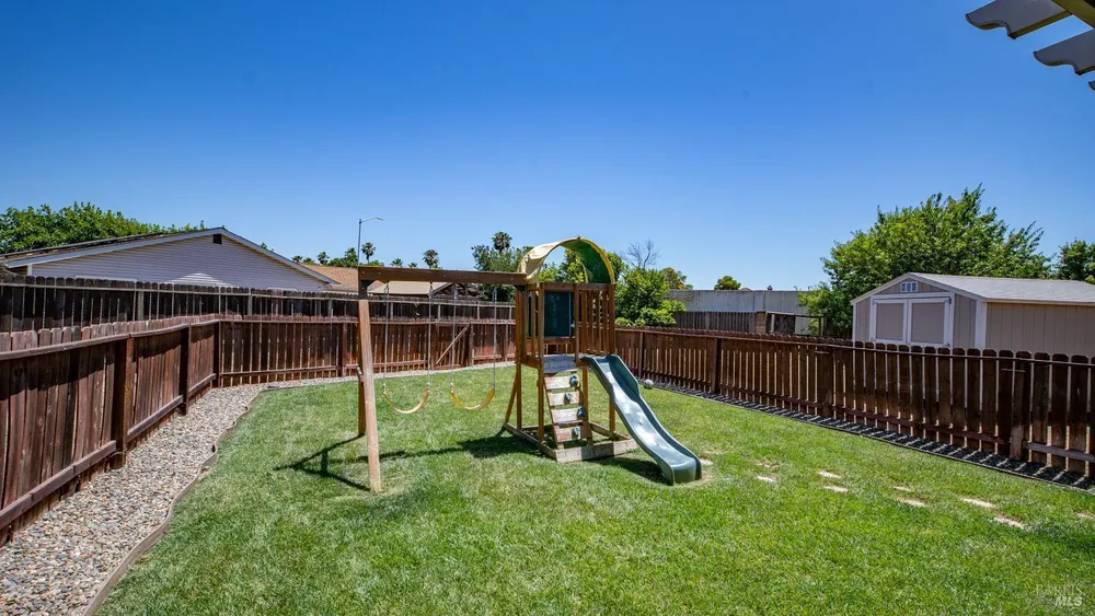 1041 Prairie Dr, Suisun City, CA 94585