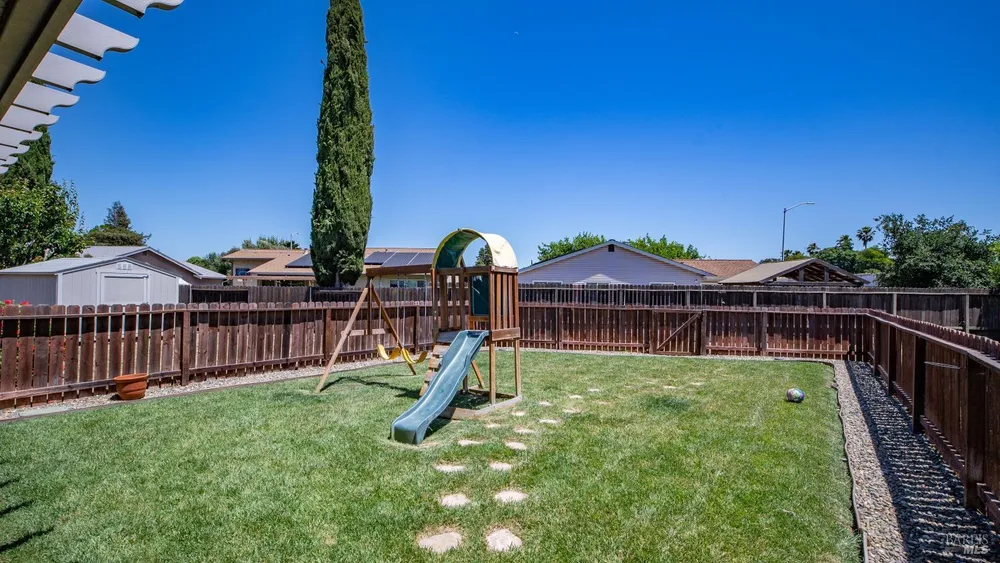 1041 Prairie Dr, Suisun City, CA 94585