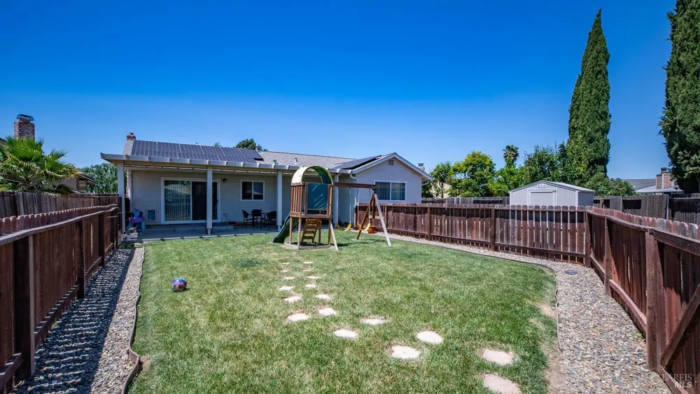 1041 Prairie Dr, Suisun City, CA 94585