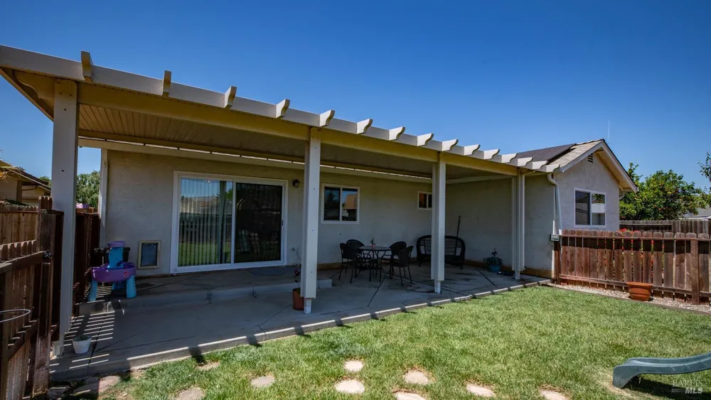 1041 Prairie Dr, Suisun City, CA 94585