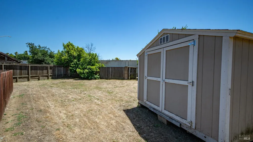 1041 Prairie Dr, Suisun City, CA 94585