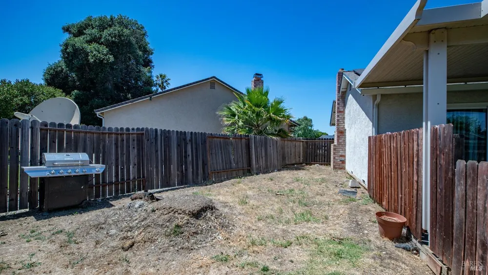 1041 Prairie Dr, Suisun City, CA 94585