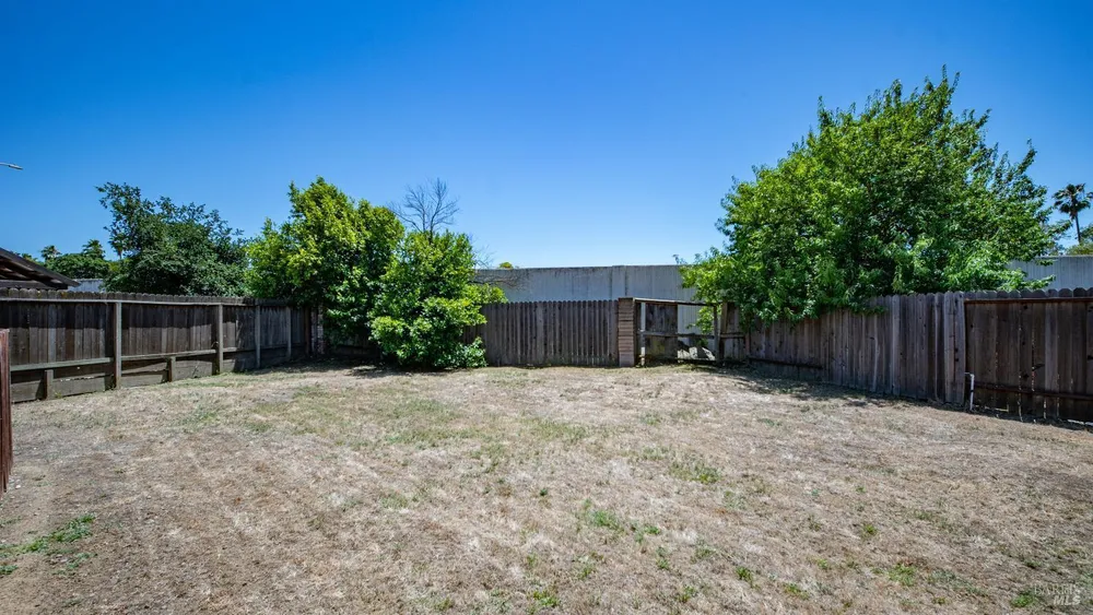 1041 Prairie Dr, Suisun City, CA 94585