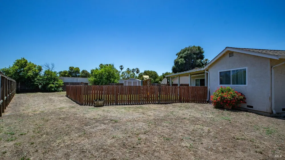 1041 Prairie Dr, Suisun City, CA 94585