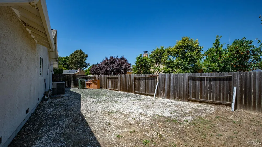 1041 Prairie Dr, Suisun City, CA 94585