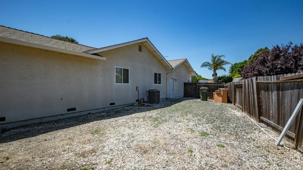 1041 Prairie Dr, Suisun City, CA 94585