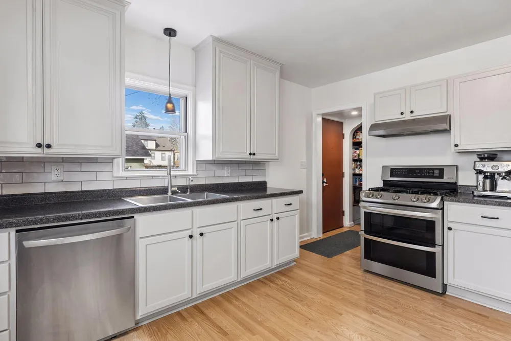 1693 Charles Ave, Saint Paul, MN 55104