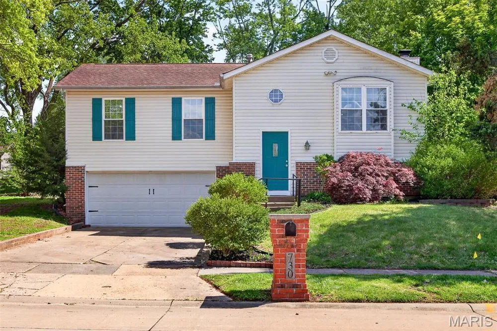 730 Millwood Dr, St Peters, MO 63376