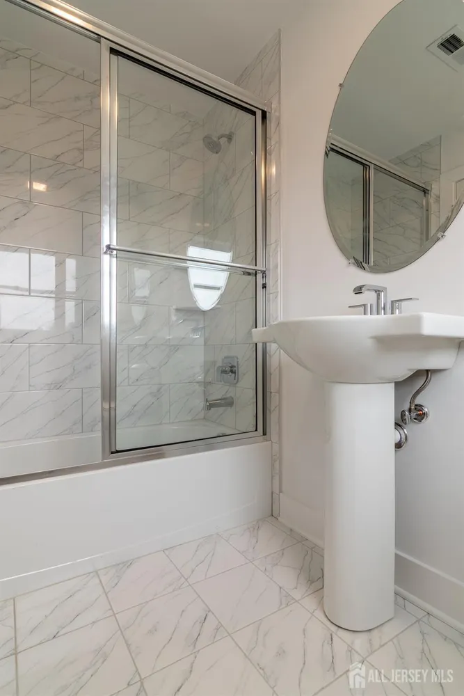 40 Avenue I, Monroe, NJ 08831