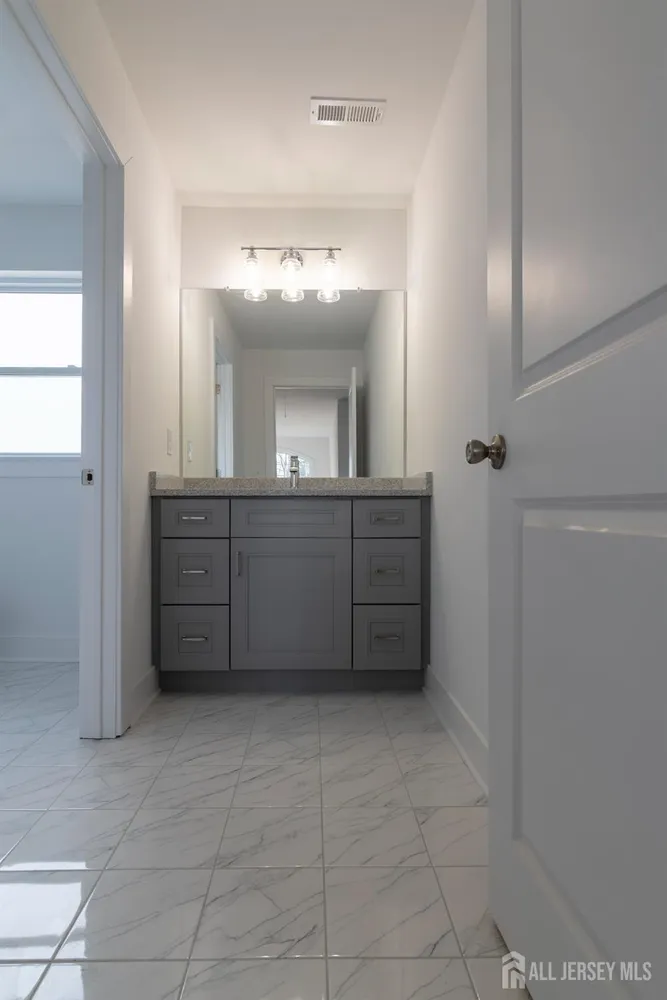 40 Avenue I, Monroe, NJ 08831