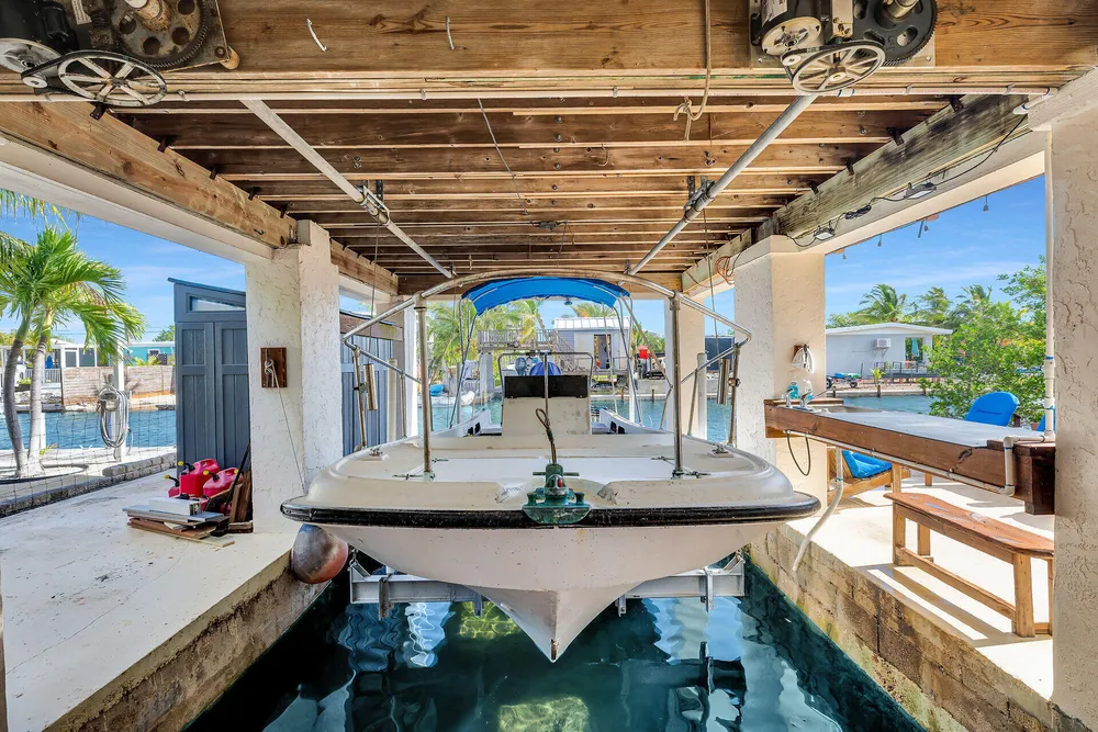 30937 Baileys Ln, Big Pine, FL 33043