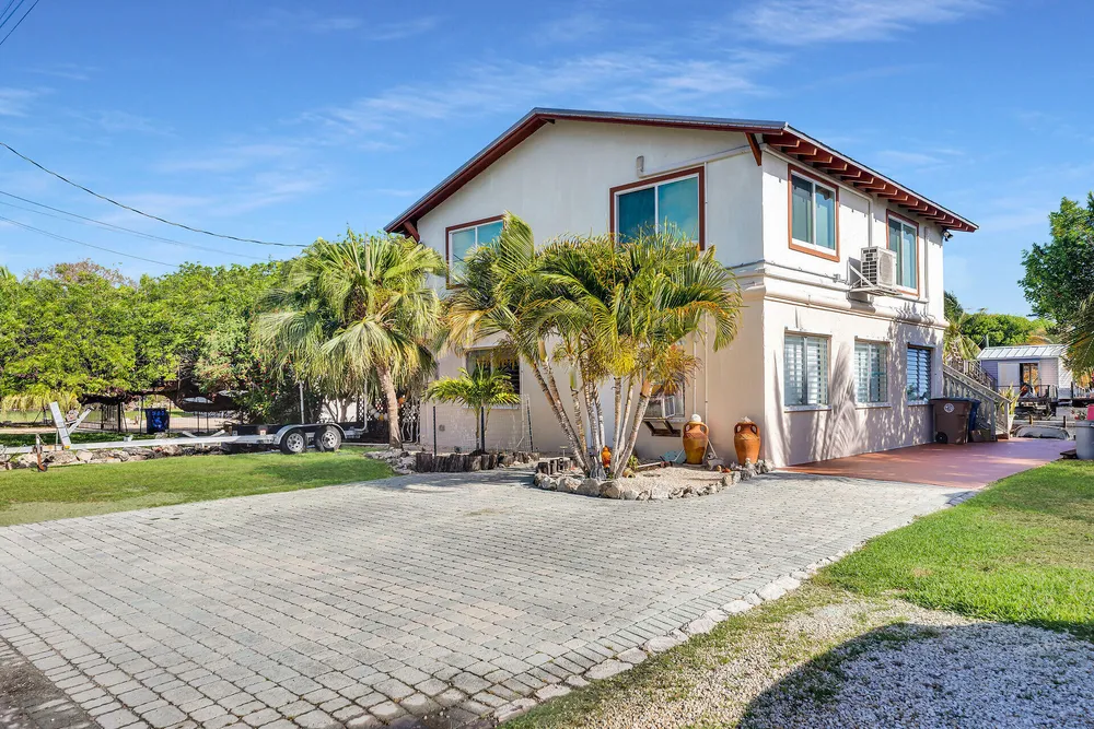 30937 Baileys Ln, Big Pine, FL 33043
