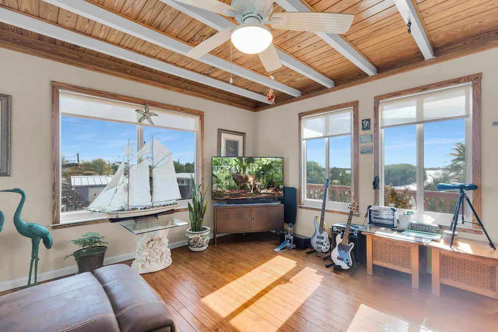 30937 Baileys Ln, Big Pine, FL 33043