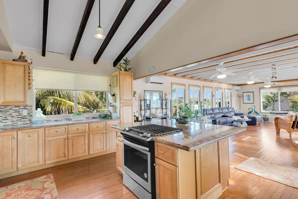 30937 Baileys Ln, Big Pine, FL 33043