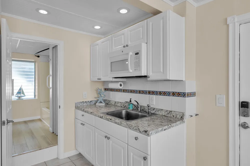 30937 Baileys Ln, Big Pine, FL 33043