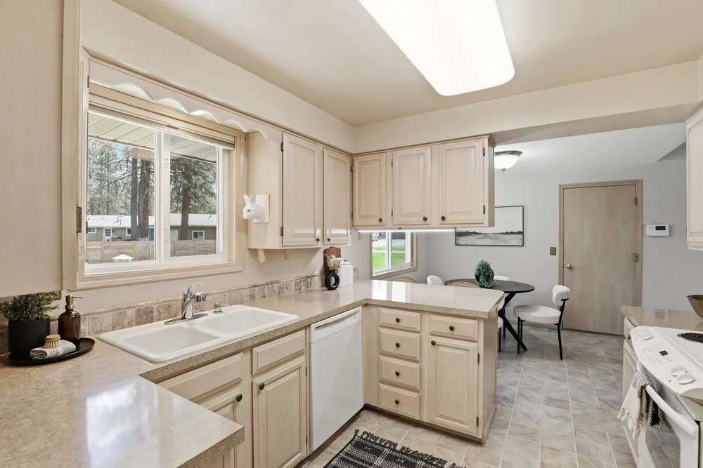 5804 W Holyoke Ave, Spokane, WA 99208