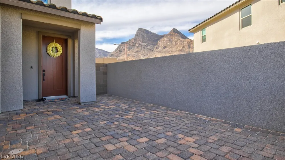 2239 Thunderbird St, Las Vegas, NV 89138-6525
