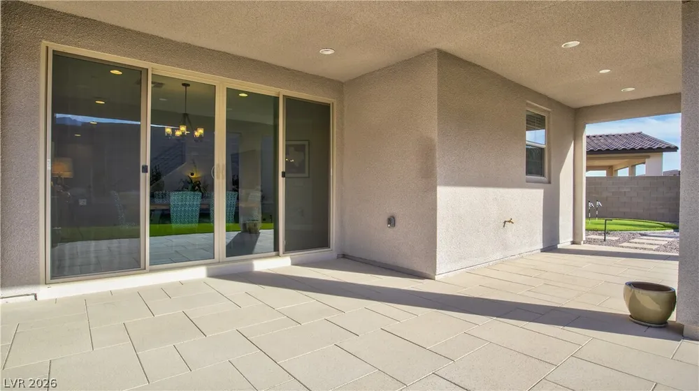 2239 Thunderbird St, Las Vegas, NV 89138-6525