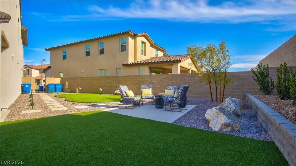 2239 Thunderbird St, Las Vegas, NV 89138-6525